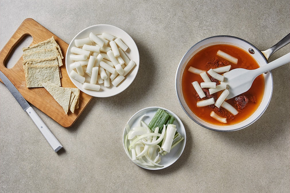 9133 Cheongwoorim Tteolbokki Rice Cake(Flour) 400g 청우림 밀떡볶이 400g