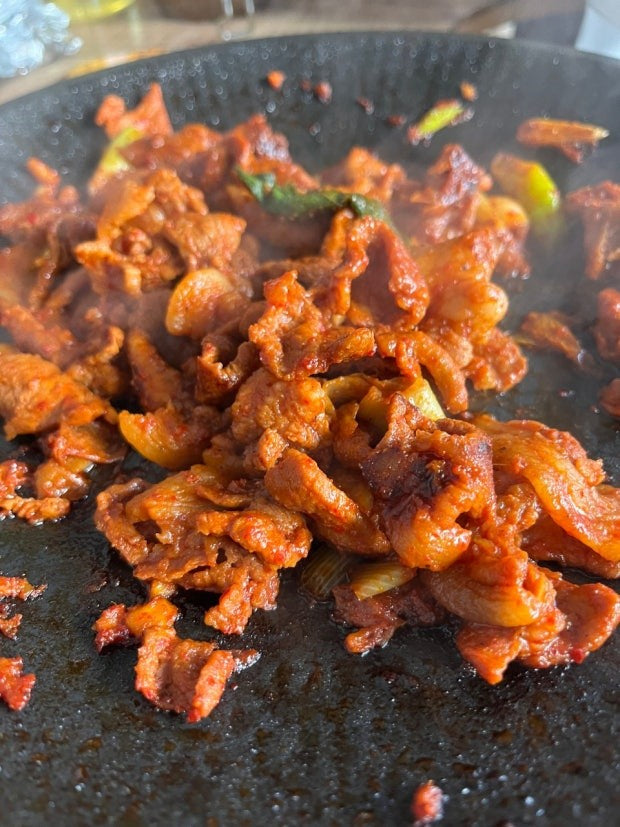 9323 Stir-fried Spicy Pork 갈비아저씨 제육볶음 608(냉동) 300g